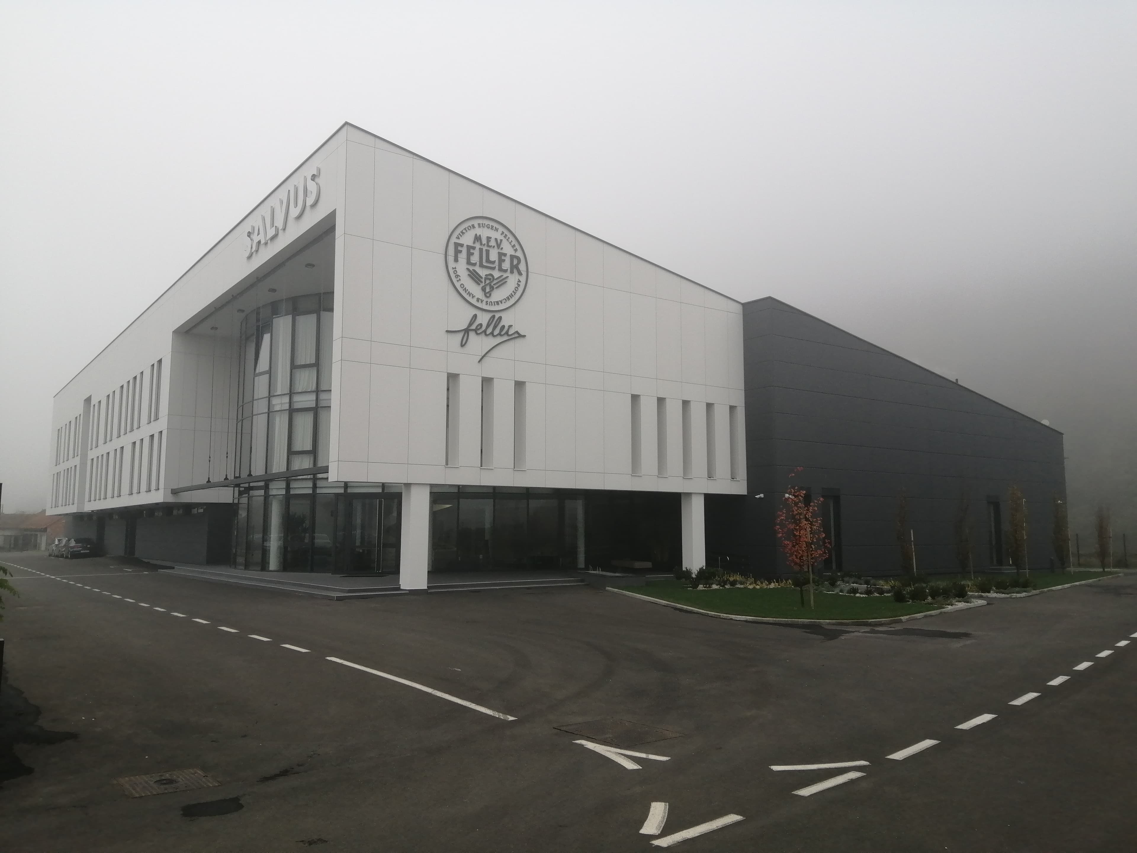 Uredsko-proizvodno-distributivni centar Salvus